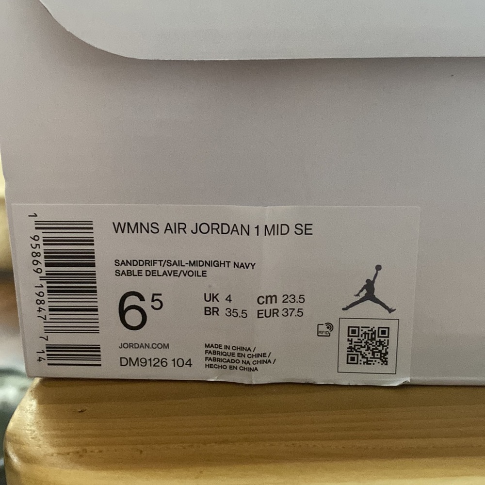 Jordan 1 Mid SE - Picture 8 of 8